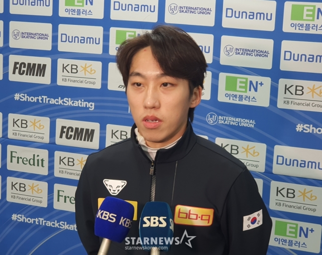 믹스드존에서 인터뷰하는 박지원. /사진=박재호 기자