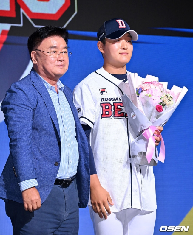 인천고 김택연(오른쪽).