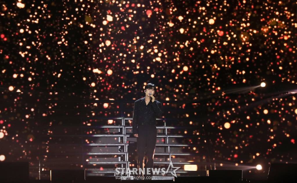 가수 임영웅이 지난 14일 필리핀 아레나에서 열린 '2023 아시아 아티스트 어워즈 인 필리핀'(2023 Asia Artist Awards IN THE PHILIPPINES, 이하 '2023 AAA')에서 멋진 무대를 선보이고 있다. 임영웅은 '2023 AAA'에서 AAA 대상 올해의 팬덤을 비롯해 인기상, 핫트렌드, 베스트 초이스, 페뷸러스 등 5관왕의 영광을 안았다. /사진=김창현