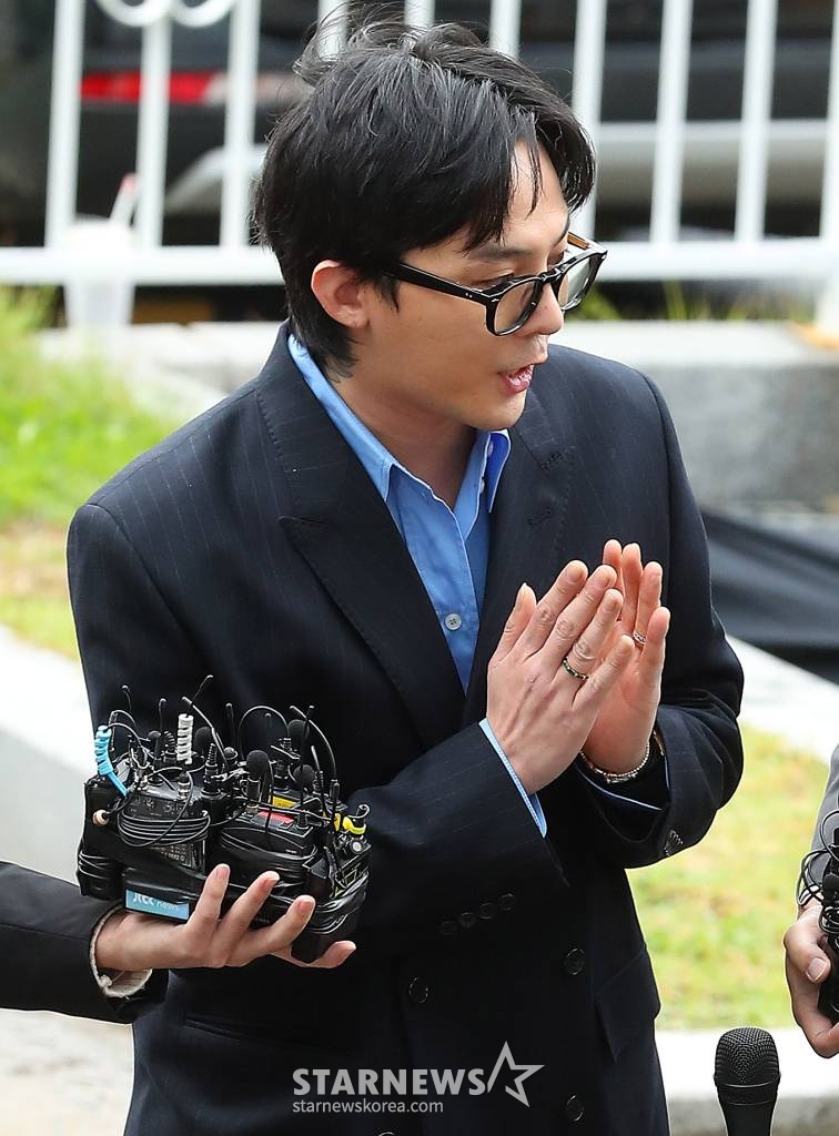 마약 투약 혐의를 받고 있는 가수 지드래곤(본명 권지용)이 6일 오후 인천 남동구 논현경찰서에서 조사를 받기 위해 출석하고 있다. 2023.11.06 /사진=김창현 chmt@