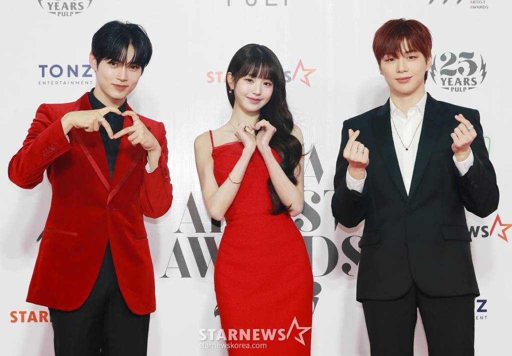 MC 성한빈, 장원영, 강다니엘이 14일 필리핀 아레나에서 열린 '2023 아시아 아티스트 어워즈 인 필리핀'(2023 Asia Artist Awards IN THE PHILIPPINES, 이하 '2023 AAA') 레드카펫 행사에 참석해 포즈를 취하고 있다. '2023 AAA'는 스타뉴스가 주최하고 Asia Artist Awards 조직위원회, TONZ 엔터테인먼트, PULP Live World가 공동 주관한다. 그룹 아이브(IVE) 장원영, 가수 강다니엘, 그룹 제로베이스원 성한빈이 MC를 맡았다. 2023.12.14 /사진=이동훈