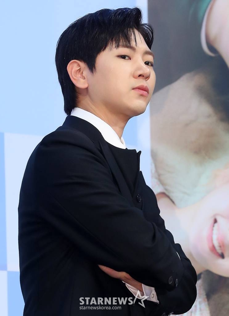 배우 이주승이 20일 오후 서울 신도림동 디큐브시티 더세인트에서 진행된 ENA 수목드라마 '모래에도 꽃이 핀다' 제작발표회에 참석해 포즈를 취하고 있다. '모래에도 꽃이 핀다'는 20년째 떡잎인 씨름 신동 김백두(장동윤 분)와 소싯적 골목대장 오유경(이주명 분)이 다시 만나며 벌어지는 청춘 성장 로맨스다. 2023.12.20 /사진=김창현