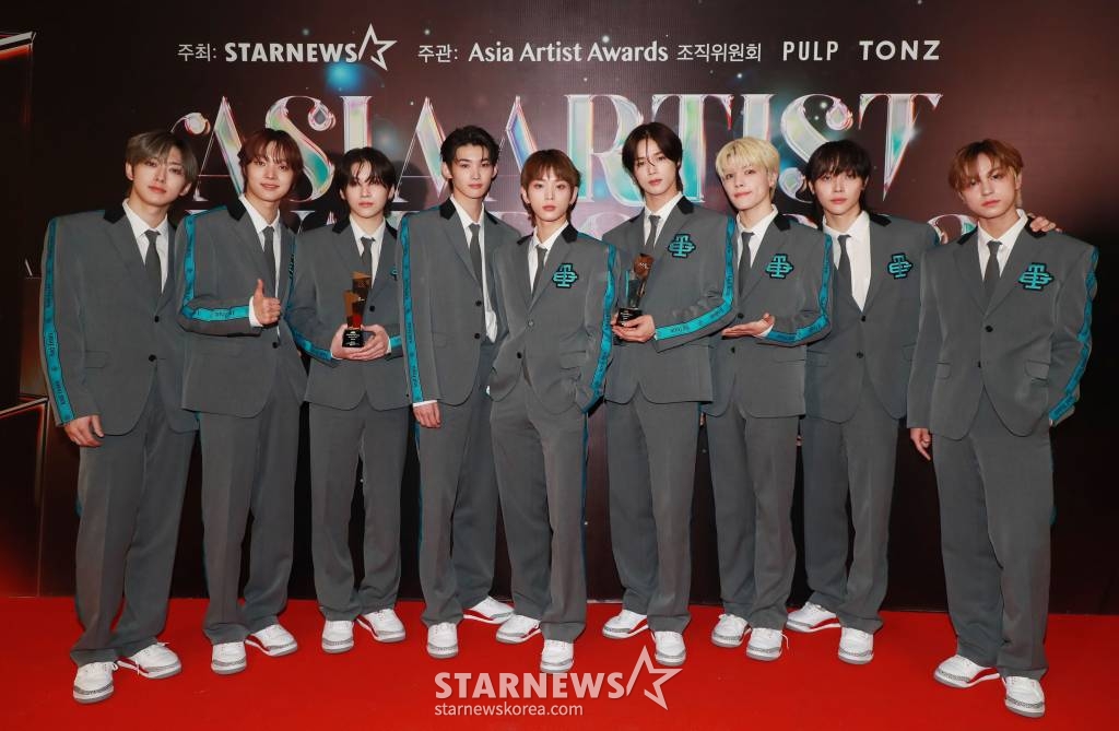 일본 그룹 앤팀이 14일 필리핀 아레나에서 열린 '2023 아시아 아티스트 어워즈 인 필리핀'(2023 Asia Artist Awards IN THE PHILIPPINES, 이하 '2023 AAA')에서 AAA 이모티브, 베스트 초이스상을 수상한 뒤 포즈를 취하고 있다. '2023 AAA'는 스타뉴스가 주최하고 Asia Artist Awards 조직위원회, TONZ 엔터테인먼트, PULP Live World가 공동 주관한다. 그룹 아이브(IVE) 장원영, 가수 강다니엘, 그룹 제로베이스원 성한빈이 MC를 맡았다. 2023.12.14 /사진=이동훈
