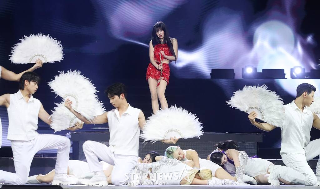 가수 권은비가 14일 필리핀 아레나에서 열린 '2023 아시아 아티스트 어워즈 인 필리핀'(2023 Asia Artist Awards IN THE PHILIPPINES, 이하 '2023 AAA')에서 멋진 무대를 선보이고 있다.  '2023 AAA'는 스타뉴스가 주최하고 Asia Artist Awards 조직위원회, TONZ 엔터테인먼트, PULP Live World가 공동 주관한다. 그룹 아이브(IVE) 장원영, 가수 강다니엘, 그룹 제로베이스원 성한빈이 MC를 맡았다. 2023.12.14 /사진=김창현