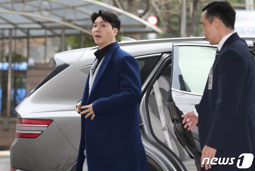 (서울=뉴스1) 임세영 기자 = 방송인 박수홍이 15일 오후 서울 마포구 서울서부지방법원에서 특정경제범죄 가중처벌 등에 관한 법률(횡령) 위반 혐의로 기소된 친형 박 모씨와 배우자 이 모씨에 대한 4차 공판에 증인으로 출석하고 있다. 2023.3.15/뉴스1  Copyright (C) 뉴스1. All rights reserved. 무단 전재 및 재배포 금지.