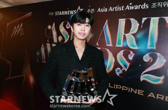 가수 임영웅이 12월 14일 필리핀 아레나에서 열린 '2023 아시아 아티스트 어워즈 인 필리핀'(2023 Asia Artist Awards IN THE PHILIPPINES,)에서 AAA 페블러스, 올해의 팬덤, 베스트 초이스, 핫트렌드, 인기상을 수상한 뒤 포즈를 취하고 있다. '2023 AAA'는 스타뉴스가 주최하고 Asia Artist Awards 조직위원회, TONZ 엔터테인먼트, PULP Live World가 공동 주관한다. 그룹 아이브(IVE) 장원영, 가수 강다니엘, 그룹 제로베이스원 성한빈이 MC를 맡았다./사진=이동훈 기자