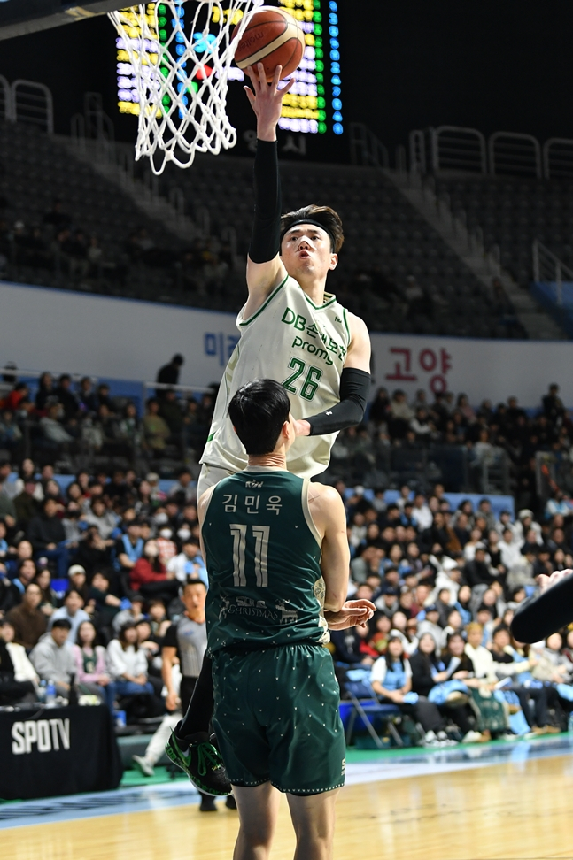 슛하는 강상재. /사진=KBL