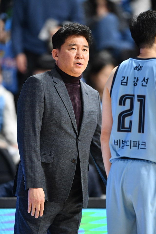 김승기 고양 소노 감독(왼쪽). /사진=KBL 제공
