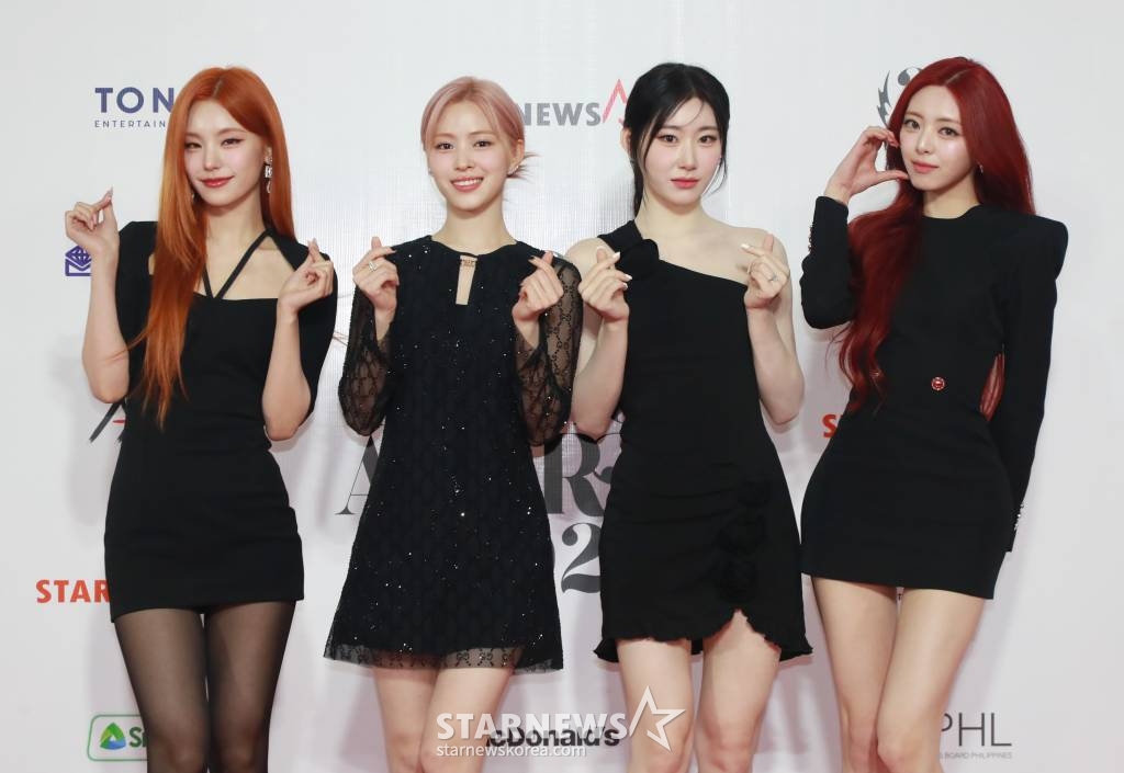 걸그룹 있지가 14일 필리핀 아레나에서 열린 '2023 아시아 아티스트 어워즈 인 필리핀'(2023 Asia Artist Awards IN THE PHILIPPINES, 이하 '2023 AAA') 레드카펫 행사에 참석해 포즈를 취하고 있다.  '2023 AAA'는 스타뉴스가 주최하고 Asia Artist Awards 조직위원회, TONZ 엔터테인먼트, PULP Live World가 공동 주관한다. 그룹 아이브(IVE) 장원영, 가수 강다니엘, 그룹 제로베이스원 성한빈이 MC를 맡았다. 2023.12.14 /사진=이동훈