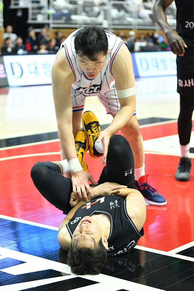 KT-KCC 경기 장면. /사진=KBL 제공
