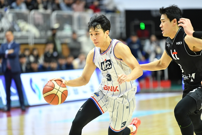 부산 KCC 가드 허웅. /사진=KBL