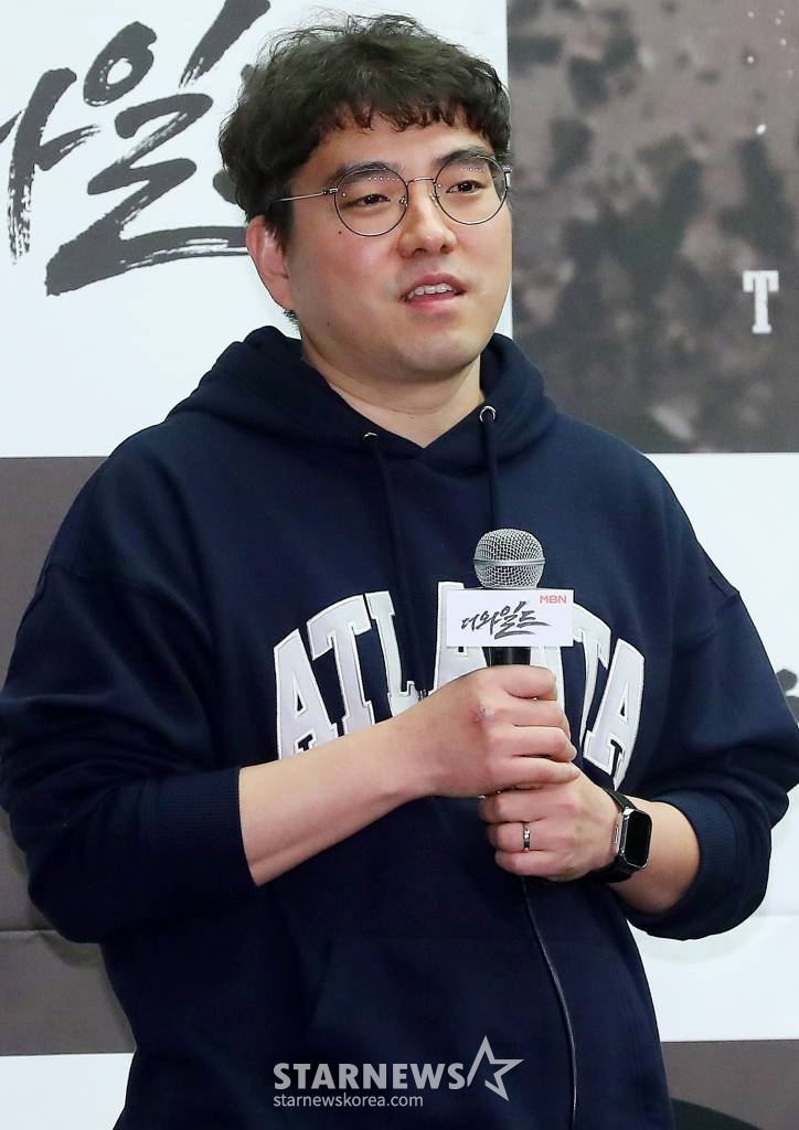 김영동 PD가 3일 오전 서울 마포구 상암동 스탠포드 서울에서 진행된 MBN 예능프로그램 '더 와일드'(THE WILD) 제작발표회에 참석해 인사말을 하고 있다. '더 와일드'는 추성훈-진구-배정남, 세 명의 '와일더'들이 캐나다 국립공원의 경이로운 자연과 야생 속에서 다양한 액티비티를 직접 계획하여 탐험하는 '본격 DIY 어드벤처 리얼리티'다. 오는 5일 첫 방송. 2023.01.03 /사진=김창현