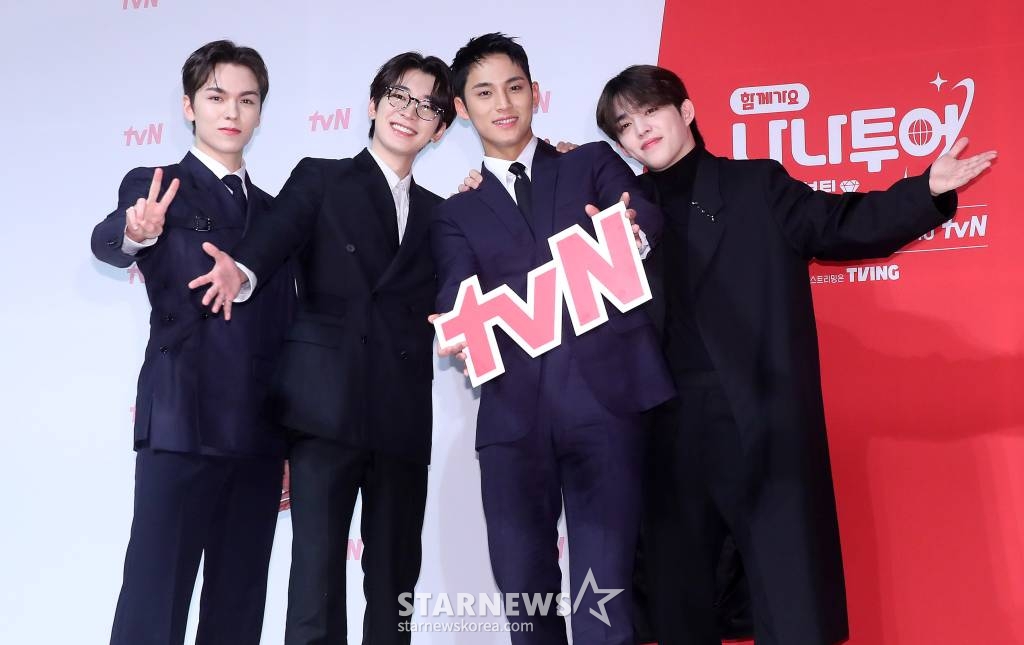 그룹 세븐틴 버논, 원우, 민규, 에스쿱스가 3일 오후 서울 강남구 논현동 엘리에나호텔에서 진행된 tvN 예능 '나나투어 with 세븐틴' 제작발표회에 참석해 포즈를 취하고 있다. '나나투어 with 세븐틴'은, 가이드로 재취업한 여행 예능 20년 차 베테랑 'NA이드'(나영석 PD)와 함께 여름의 이탈리아로 떠난 데뷔 9년 차 세븐틴의 진한 '우정 여행기'를 담은 버라이어티 예능 프로그램이다. 오는 5일 첫 방송. 2024.01.03 /사진=김창현