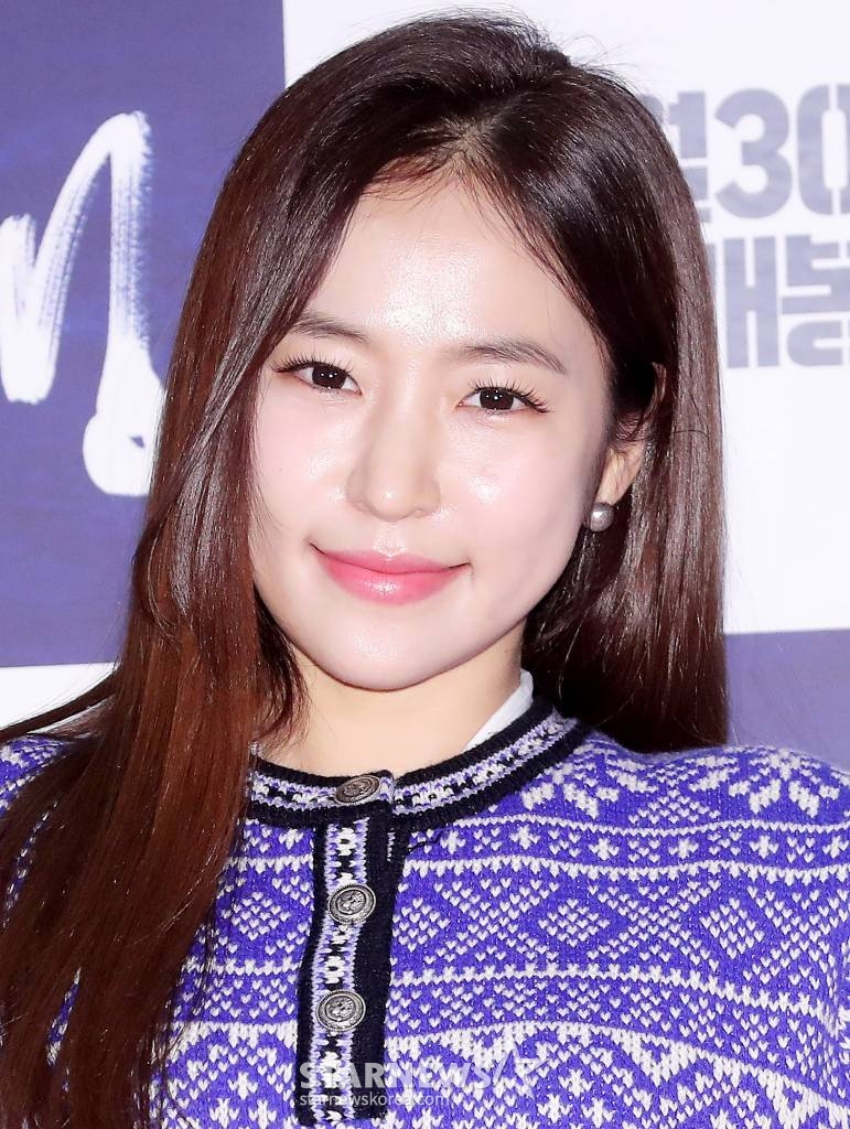 가수 홍자가 29일 오후 서울 용산구 아이파크몰 CGV에서 진행된 영화 '탄생' VIP시사회에 참석해 포즈를 취하고 있다. '탄생'(감독 박흥식)은 조선 근대의 길을 열어젖힌 개척자 청년 김대건의 위대한 여정을 그린 영화다. 오는 30일 개봉. 2022.11.29 /사진=김창현 기자 chmt@