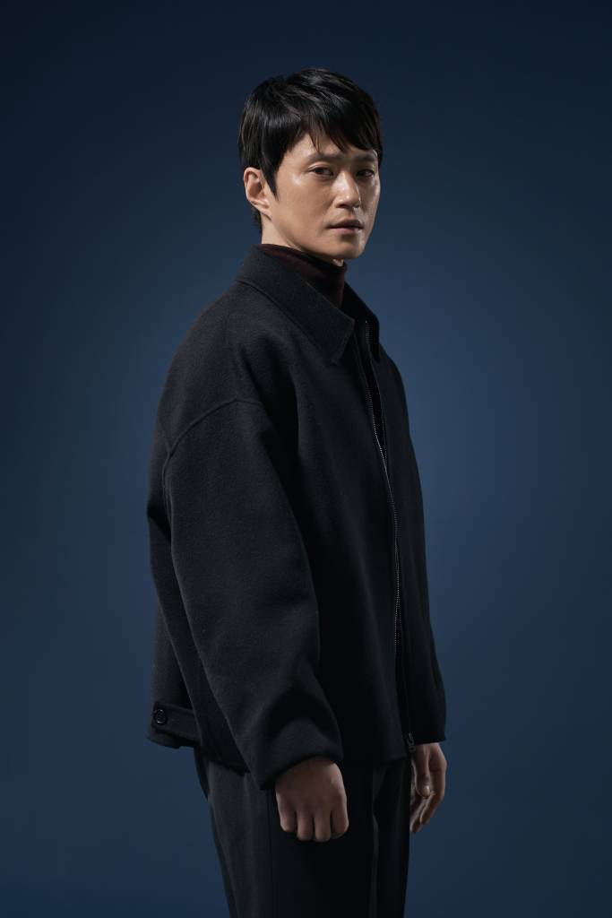 배우 김성규가 4일 오후 서울 종로구 삼청동의 한 카페에서 진행된 영화 '노량: 죽음의 바다' 관련 인터뷰를 위해 포즈를 취하고 있다. 김성규는 극 중 이순신 장군의 곁을 지키는 항왜 군사 준사 역을 열연했다. '노량: 죽음의 바다'는 임진왜란 발발 후 7년, 조선에서 퇴각하려는 왜군을 완벽하게 섬멸하기 위한 이순신 장군의 최후의 전투를 그린 전쟁 액션 대작. 전국 극장에서 절찬 상영중이다. / 사진제공 = (주)에이스메이커무비웍스, 롯데엔터테인먼트 /사진=김창현