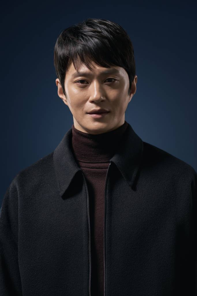 배우 김성규가 4일 오후 서울 종로구 삼청동의 한 카페에서 진행된 영화 '노량: 죽음의 바다' 관련 인터뷰를 위해 포즈를 취하고 있다. 김성규는 극 중 이순신 장군의 곁을 지키는 항왜 군사 준사 역을 열연했다. '노량: 죽음의 바다'는 임진왜란 발발 후 7년, 조선에서 퇴각하려는 왜군을 완벽하게 섬멸하기 위한 이순신 장군의 최후의 전투를 그린 전쟁 액션 대작. 전국 극장에서 절찬 상영중이다. / 사진제공 = (주)에이스메이커무비웍스, 롯데엔터테인먼트 /사진=김창현
