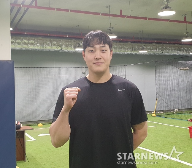 조상우가 8일 서울 고척스카이돔에서 사진 촬영에 임하고 있다. /사진=김동윤 기자