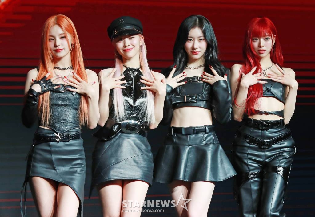 걸그룹 있지(ITZY)가 8일 오후 서울 여의도 콘래드호텔에서 진행된 여덟번째 미니앨범 '‘본 투 비' 발매 기념 기자간담회에서 포즈를 취하고 있다. 이번 앨범에는 타이틀곡 ‘언터처블’을 비롯해 ‘본 투 비’, ‘미스터 뱀파이어’, ‘다이너마이트’, ‘에스컬레이터’ 등 총 10곡이 수록됐다. /2024.01.08 /사진=이동훈
