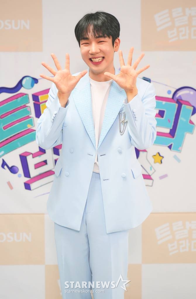 가수 최수호가 3일 오전 온라인으로 진행된 TV조선 예능 '트랄랄라 브라더스' 제작발표회에 참석해 포즈를 취하고 있다. /사진제공=TV조선 2023.05.03 /사진=이동훈 기자 photoguy@