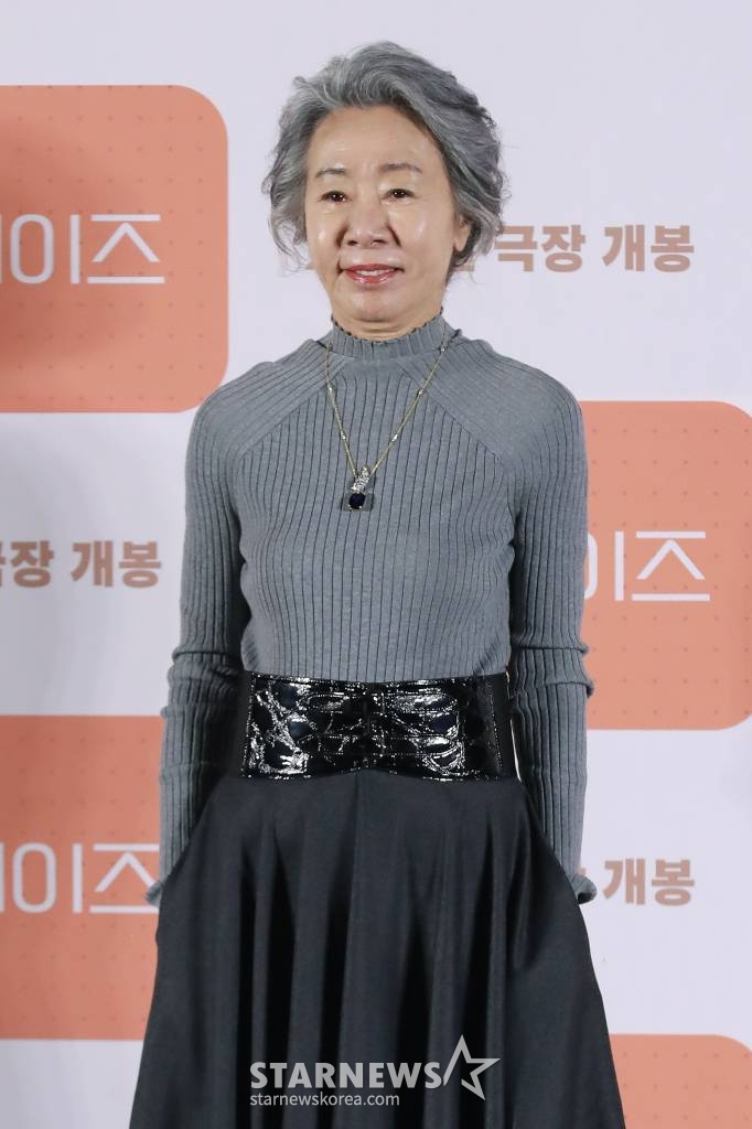 배우 윤여정이 10일 오전 서울 CGV용산아이파크몰에서 진행된 영화 '도그데이즈' 제작발표회에 참석해 포즈를 취하고 있다. /2024.01.10 /사진=이동훈