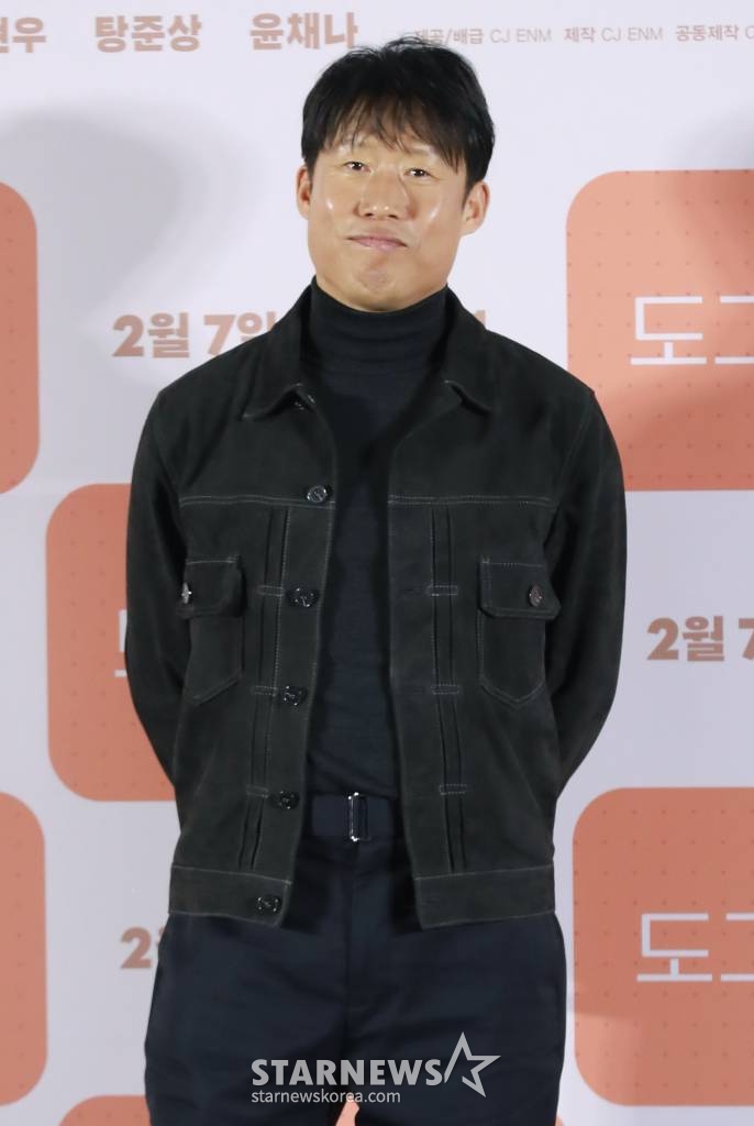 배우 유해진이 10일 오전 서울 CGV용산아이파크몰에서 진행된 영화 '도그데이즈' 제작발표회에 참석해 포즈를 취하고 있다. /2024.01.10 /사진=이동훈
