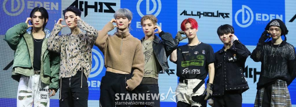 신인 그룹 올아워즈(ALL(H)OURS)가 10일 오후 서울 광진구 예스24 라이브홀에서 진행된 첫 번째 미니 앨범 'ALL OURS(올아워즈)' 발매 기념 쇼케이스에 참석해 포즈를 취하고 있다. 데뷔 앨범 'ALL OURS'에는 'Drift(드리프트)', '으랏차차(GOTCHA)', 'WAO WAO(와오 와오)', 'Racer(레이서)', 'ALL OURS(올아워즈)' 등 올아워즈의 거침없는 패기가 돋보이는 다섯 곡이 수록됐다. 2024.01.10 /사진=김창현