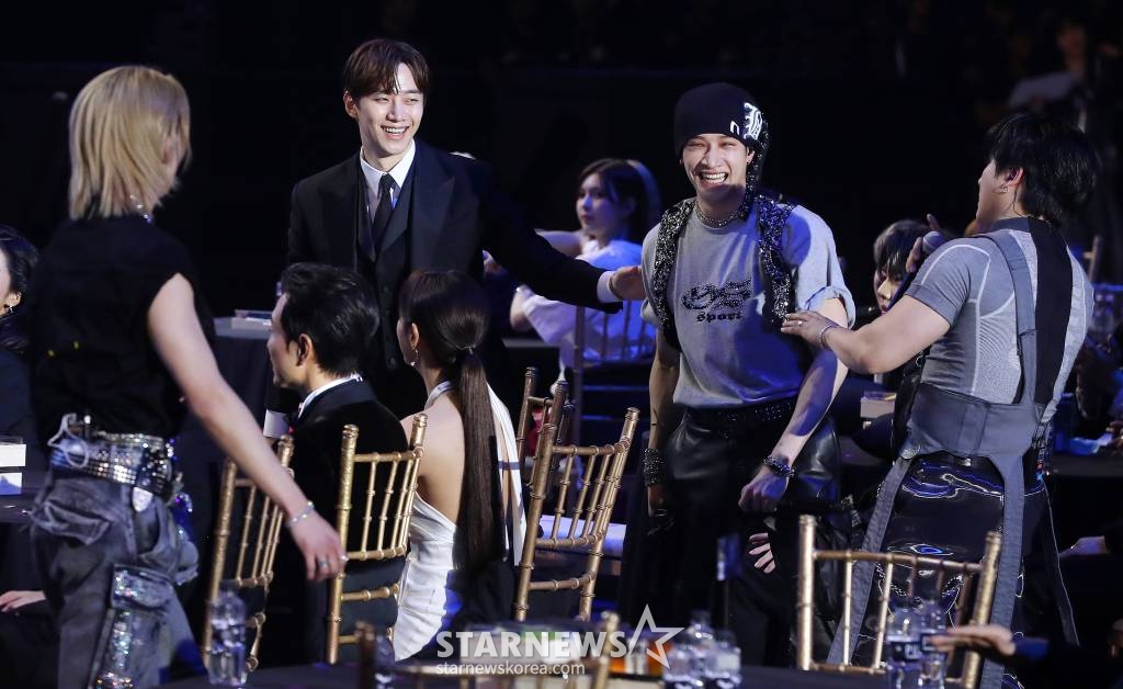 그룹 스트레이키즈가 14일 필리핀 아레나에서 열린 '2023 아시아 아티스트 어워즈 인 필리핀'(2023 Asia Artist Awards IN THE PHILIPPINES, 이하 '2023 AAA')에서 멋진 무대를 선보이고 있다.  '2023 AAA'는 그룹 아이브(IVE) 장원영, 가수 강다니엘, 그룹 제로베이스원 성한빈이 MC를 맡았다. 2023.12.14 /사진=김창현