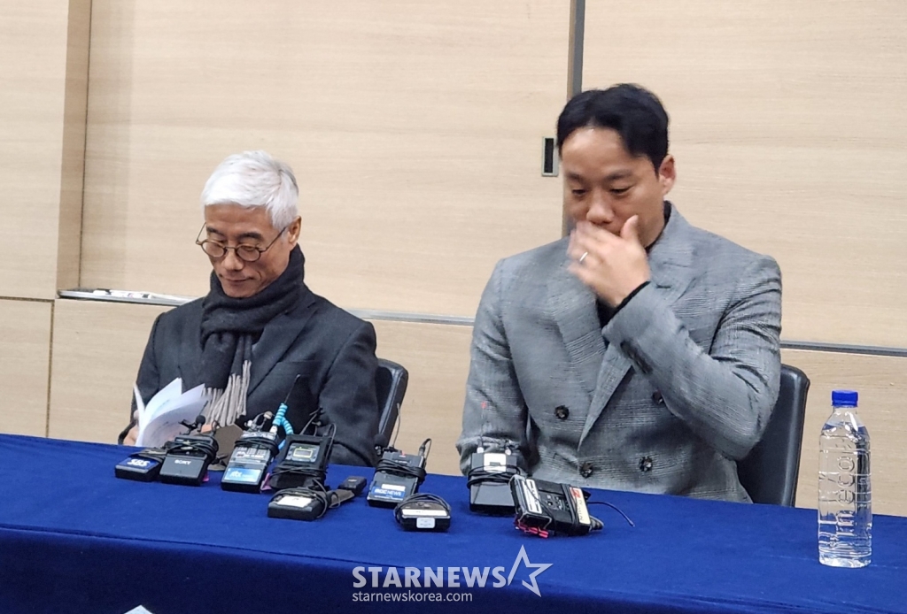 박경훈 단장(왼쪽)과 염기훈 감독. /사진=박건도 기자