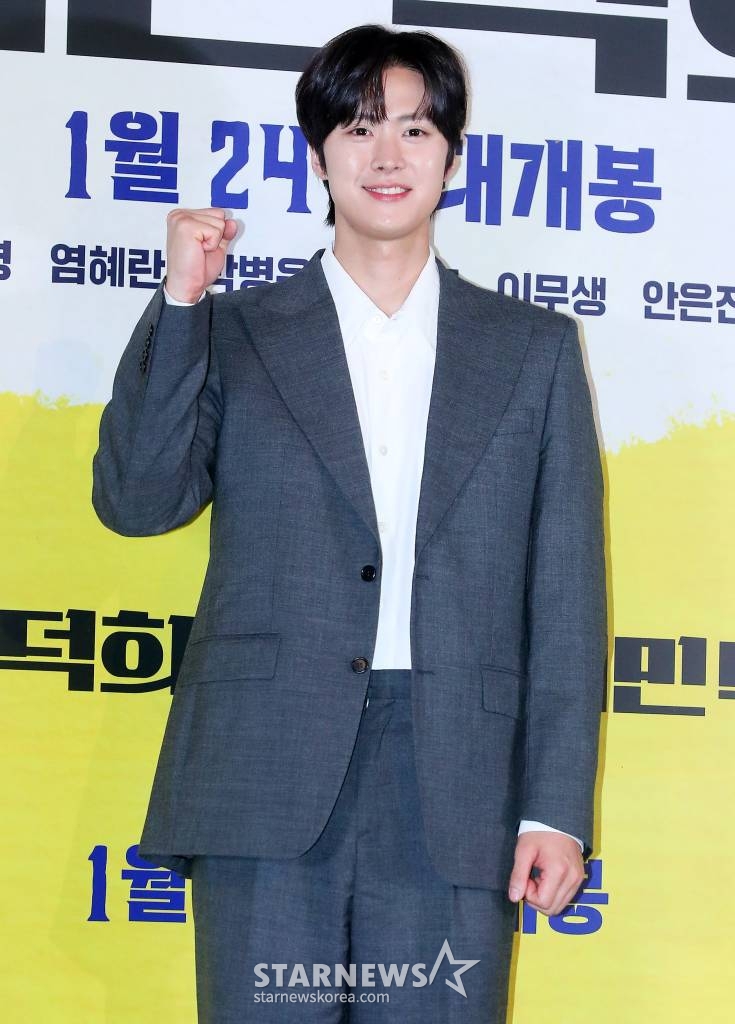 배우 공명이 11일 오후 서울 용산구 아이파크몰 CGV에서 진행된 영화 '시민덕희' 언론시사회 및 기자간담회에 참석해 포즈를 취하고 있다. '시민덕희'는 보이스피싱을 당한 평범한 시민 덕희(라미란 분)에게 사기 친 조직원 재민(공명 분)의 구조 요청이 오면서 벌어지는 통쾌한 추적극이다. 오는 24일 개봉. 2024.01.11 /사진=김창현