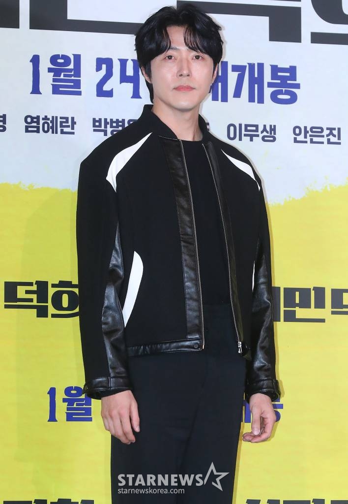 배우 이무생이 11일 오후 서울 용산구 아이파크몰 CGV에서 진행된 영화 '시민덕희' 언론시사회 및 기자간담회에 참석해 포즈를 취하고 있다. '시민덕희'는 보이스피싱을 당한 평범한 시민 덕희(라미란 분)에게 사기 친 조직원 재민(공명 분)의 구조 요청이 오면서 벌어지는 통쾌한 추적극이다. 오는 24일 개봉. 2024.01.11 /사진=김창현
