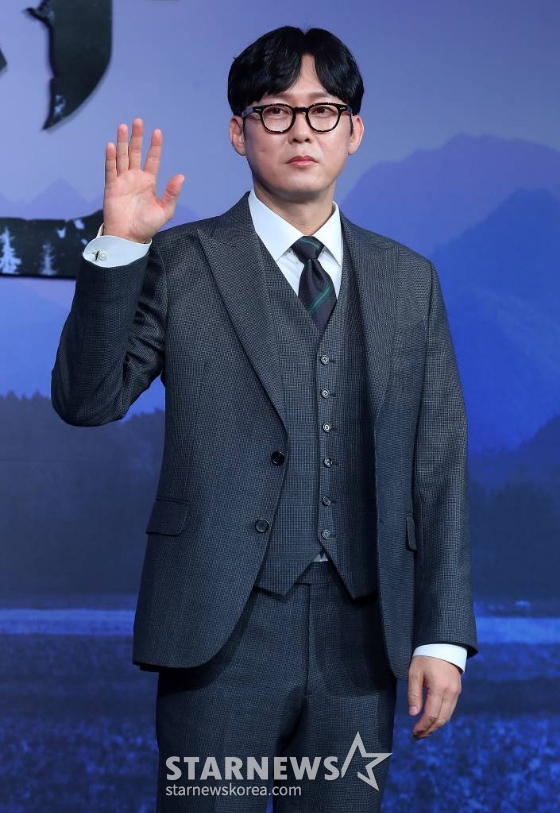 배우 박병은이 12일 오후 서울 중구 앰배서더 서울풀만 호텔에서 진행된 넷플릭스 시리즈 '선산' 제작발표회에 참석해 포즈를 취하고 있다. '선산'은 존재조차 잊고 지내던 작은아버지의 죽음 후 남겨진 선산을 상속받게 되면서 불길한 일들이 연속되고 이와 관련된 비밀이 드러나며 벌어지는 이야기를 그린다. 오는 19일 공개. 2024.01.12 /사진=김창현