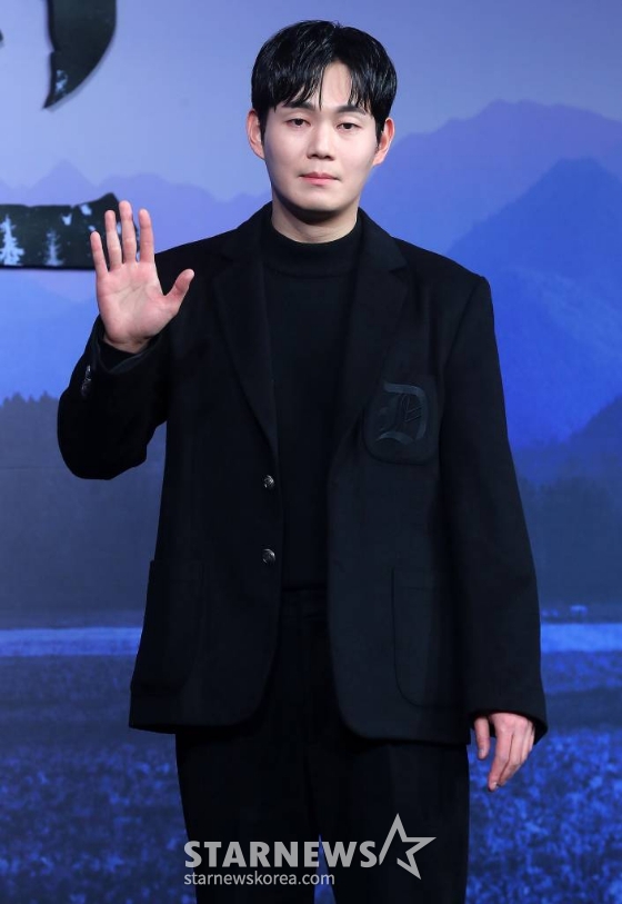 배우 류경수가 12일 오후 서울 중구 앰배서더 서울풀만 호텔에서 진행된 넷플릭스 시리즈 '선산' 제작발표회에 참석해 포즈를 취하고 있다. '선산'은 존재조차 잊고 지내던 작은아버지의 죽음 후 남겨진 선산을 상속받게 되면서 불길한 일들이 연속되고 이와 관련된 비밀이 드러나며 벌어지는 이야기를 그린다. 오는 19일 공개. 2024.01.12 /사진=김창현
