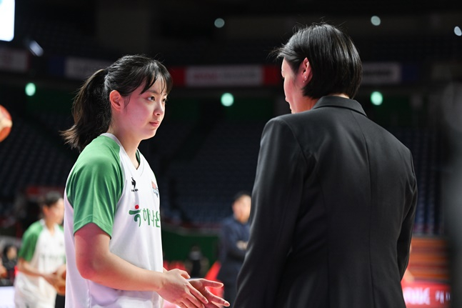 하나원큐 박소희(왼쪽). /사진=WKBL