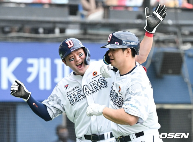 양석환(왼쪽)과 김재환.