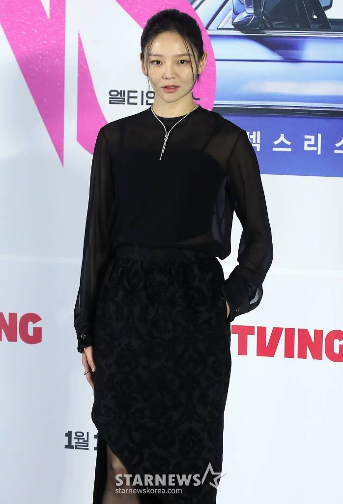 배우 이솜이 17일 오후 서울 용산구 아이파크몰 CGV에서 진행된 티빙 오리지널 시리즈 'LTNS' 제작발표회에 참석해 포즈를 취하고 있다. 'LTNS'는 짠한 현실에 관계마저 소원해진 부부 우진(이솜 분)과 사무엘(안재홍 분)이 돈을 벌기 위해 불륜 커플들의 뒤를 쫓으며 일어나는 예측불허 고자극 불륜 추적 활극이다. 오는 19일 오후 12시에 1, 2화가 공개되며, 이후에는 매주 목요일마다 2화씩 총 6화가 공개된다. 2024.01.17 /사진=김창현