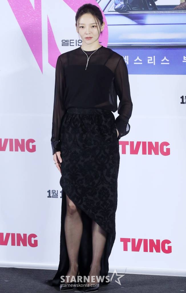 배우 이솜이 17일 오후 서울 용산구 아이파크몰 CGV에서 진행된 티빙 오리지널 시리즈 'LTNS' 제작발표회에 참석해 포즈를 취하고 있다. 'LTNS'는 짠한 현실에 관계마저 소원해진 부부 우진(이솜 분)과 사무엘(안재홍 분)이 돈을 벌기 위해 불륜 커플들의 뒤를 쫓으며 일어나는 예측불허 고자극 불륜 추적 활극이다. 오는 19일 오후 12시에 1, 2화가 공개되며, 이후에는 매주 목요일마다 2화씩 총 6화가 공개된다. 2024.01.17 /사진=김창현