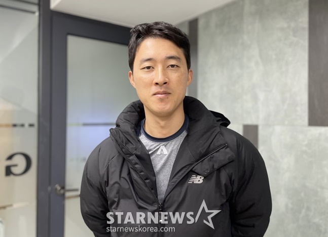 롯데 노진혁이 19일 부산 사직야구장에서 스타뉴스와 인터뷰를 하고 있다. /사진=양정웅 기자