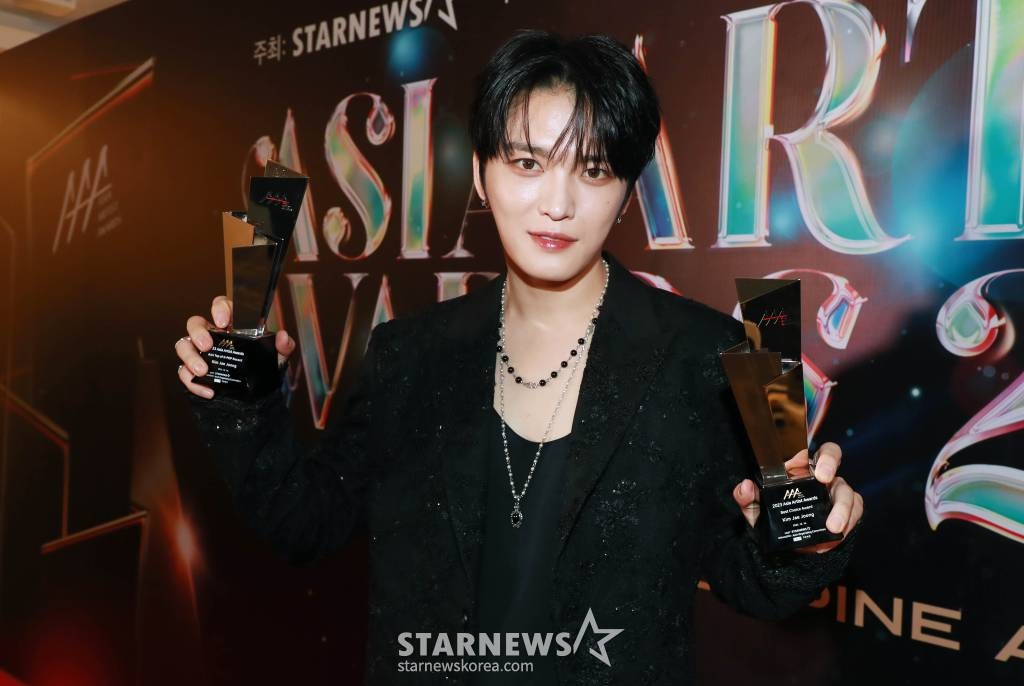 가수 김재중이 14일 필리핀 아레나에서 열린 '2023 아시아 아티스트 어워즈 인 필리핀'(2023 Asia Artist Awards IN THE PHILIPPINES, 이하 '2023 AAA')에서 AAA 탑 오브 케이팝 레코드, 베스트 초이스상을 수상한 뒤 포즈를 취하고 있다. '2023 AAA'는 스타뉴스가 주최하고 Asia Artist Awards 조직위원회, TONZ 엔터테인먼트, PULP Live World가 공동 주관한다. 그룹 아이브(IVE) 장원영, 가수 강다니엘, 그룹 제로베이스원 성한빈이 MC를 맡았다. 2023.12.14 /사진=이동훈