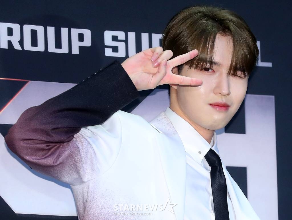 가수 김재환이 24일 오전 서울 마포구 상암동 CJ ENM에서 진행된 엠넷 '빌드업: 보컬 보이그룹 서바이벌' 제작발표회에 참석해 포즈를 취하고 있다. '빌드업 : 보컬 보이그룹 서바이벌'은 엠넷이 2024년 첫 신작으로 야심차게 선보이는 프로그램이다. 장르 무관 보컬에 자신있고 보컬을 사랑하는 실력자들을 조합해 4인조 보컬 보이그룹으로 완성시키는 신개념 보컬 보이그룹 탄생 서바이벌이다. MC 이다희를 필두로 이석훈 백호 서은광 솔라 웬디 김재환이 심사위원으로 출연해 차세대 보컬 보이그룹 탄생의 여정을 함께한다. 2024.01.24 /사진=김창현