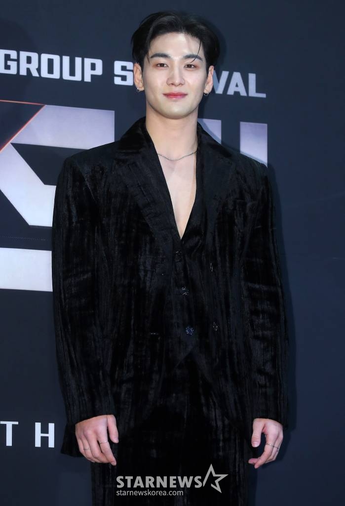 가수 백호가 24일 오전 서울 마포구 상암동 CJ ENM에서 진행된 엠넷 '빌드업: 보컬 보이그룹 서바이벌' 제작발표회에 참석해 포즈를 취하고 있다. '빌드업 : 보컬 보이그룹 서바이벌'은 엠넷이 2024년 첫 신작으로 야심차게 선보이는 프로그램이다. 장르 무관 보컬에 자신있고 보컬을 사랑하는 실력자들을 조합해 4인조 보컬 보이그룹으로 완성시키는 신개념 보컬 보이그룹 탄생 서바이벌이다. MC 이다희를 필두로 이석훈 백호 서은광 솔라 웬디 김재환이 심사위원으로 출연해 차세대 보컬 보이그룹 탄생의 여정을 함께한다. 2024.01.24 /사진=김창현