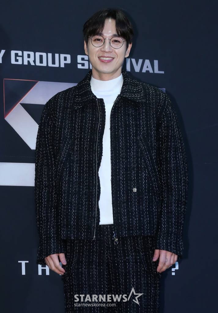 가수 이석훈이 24일 오전 서울 마포구 상암동 CJ ENM에서 진행된 엠넷 '빌드업: 보컬 보이그룹 서바이벌' 제작발표회에 참석해 포즈를 취하고 있다. '빌드업 : 보컬 보이그룹 서바이벌'은 엠넷이 2024년 첫 신작으로 야심차게 선보이는 프로그램이다. 장르 무관 보컬에 자신있고 보컬을 사랑하는 실력자들을 조합해 4인조 보컬 보이그룹으로 완성시키는 신개념 보컬 보이그룹 탄생 서바이벌이다. MC 이다희를 필두로 이석훈 백호 서은광 솔라 웬디 김재환이 심사위원으로 출연해 차세대 보컬 보이그룹 탄생의 여정을 함께한다. 2024.01.24 /사진=김창현