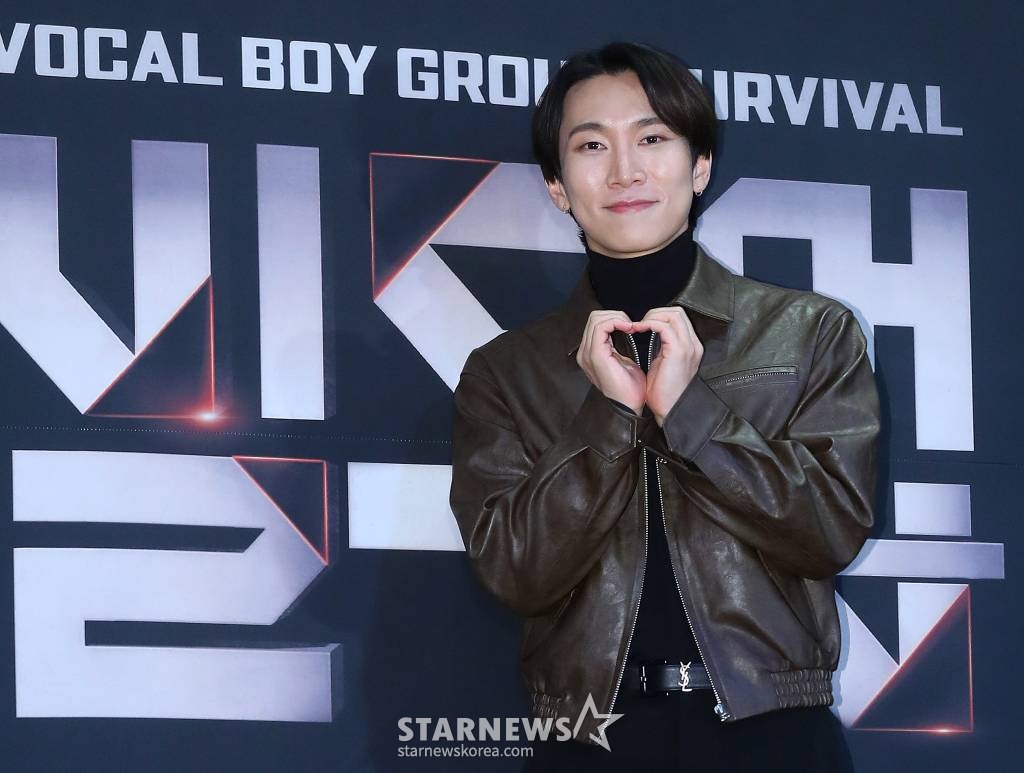 비투비 서은광이 24일 오전 서울 마포구 상암동 CJ ENM에서 진행된 엠넷 '빌드업: 보컬 보이그룹 서바이벌' 제작발표회에 참석해 포즈를 취하고 있다. '빌드업 : 보컬 보이그룹 서바이벌'은 엠넷이 2024년 첫 신작으로 야심차게 선보이는 프로그램이다. 장르 무관 보컬에 자신있고 보컬을 사랑하는 실력자들을 조합해 4인조 보컬 보이그룹으로 완성시키는 신개념 보컬 보이그룹 탄생 서바이벌이다. MC 이다희를 필두로 이석훈 백호 서은광 솔라 웬디 김재환이 심사위원으로 출연해 차세대 보컬 보이그룹 탄생의 여정을 함께한다. 2024.01.24 /사진=김창현