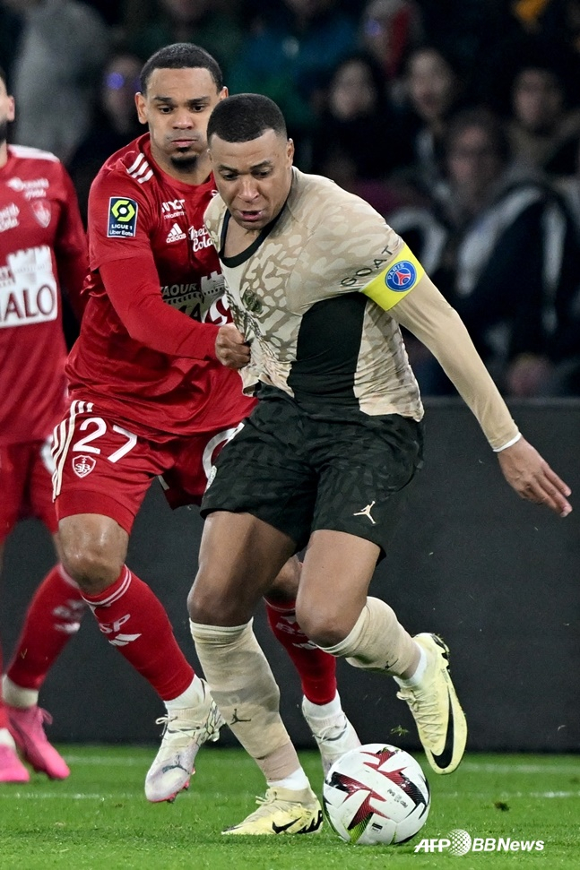 PSG 공격수 킬리안 음바페(가운데). /AFPBBNews=뉴스1