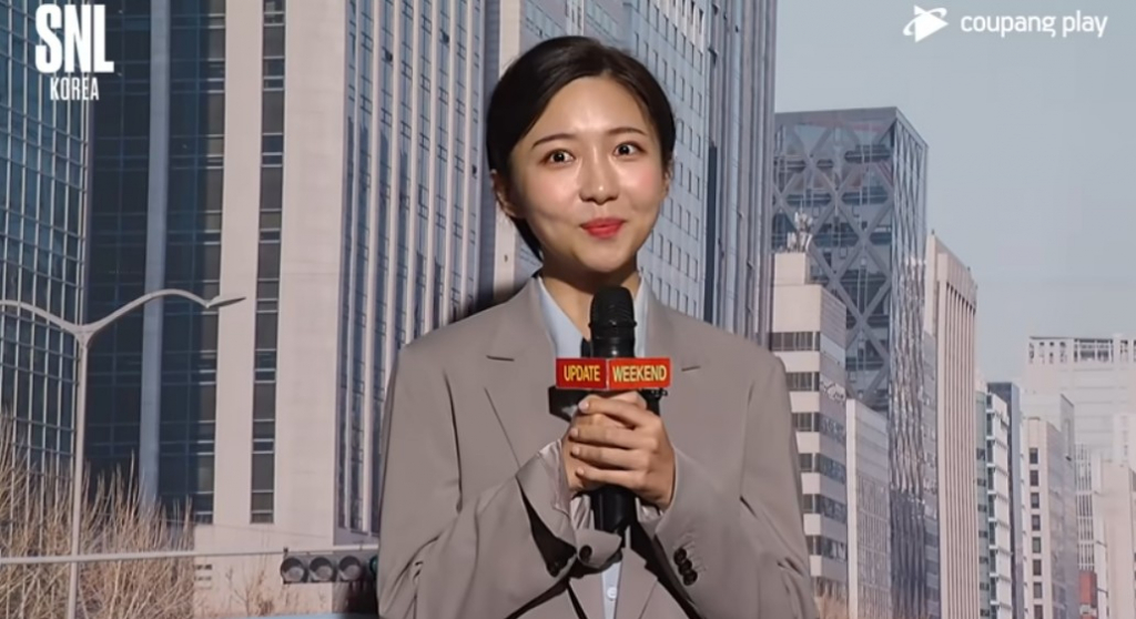 'SNL 코리아' 주 기자로 분한 주현영 /사진='SNL 코리아' 영상 캡처