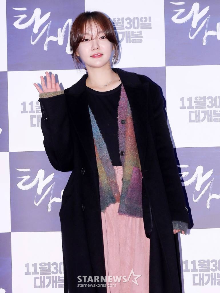 배우 문지인이 29일 오후 서울 용산구 아이파크몰 CGV에서 진행된 영화 '탄생' VIP시사회에 참석해 포즈를 취하고 있다. '탄생'(감독 박흥식)은 조선 근대의 길을 열어젖힌 개척자 청년 김대건의 위대한 여정을 그린 영화다. 오는 30일 개봉. 2022.11.29 /사진=김창현 기자 chmt@