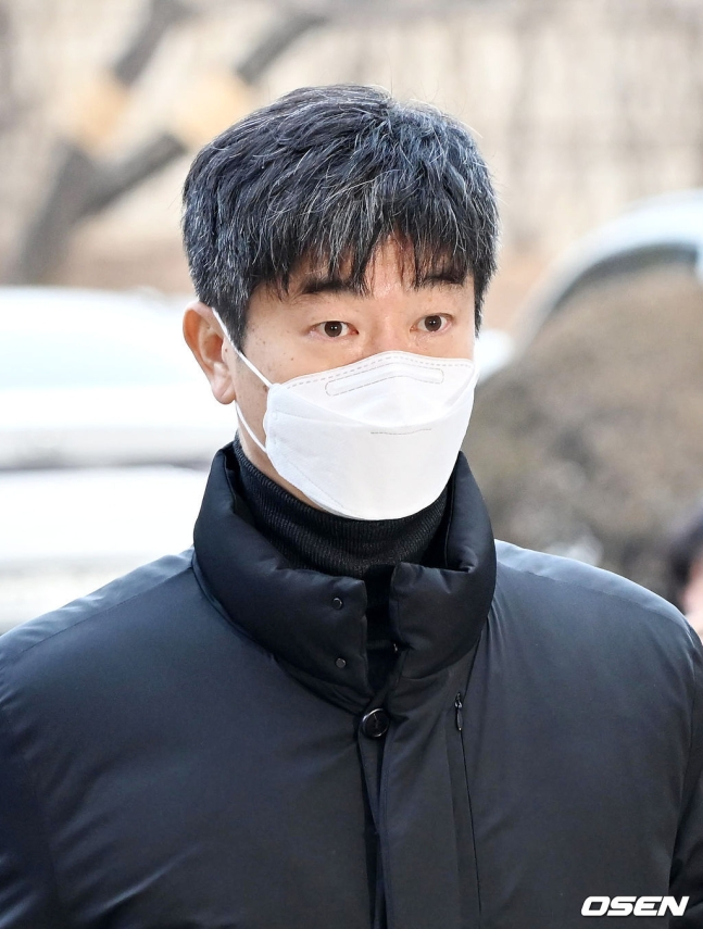 김종국 전 KIA 감독이 30일 영장실질심사를 받기 위해 서울 서초동에 위치한 서울중앙지법으로 들어서고 있다.