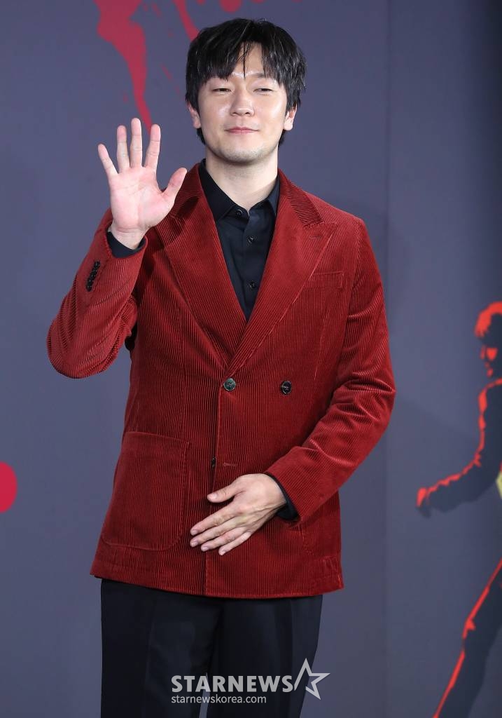 배우 손석구가 1일 오전 서울 용산구 몬드리안 서울 이태원에서 진행된 넷플릭스 시리즈 '살인자ㅇ난감' 제작발표회에 참석해 포즈를 취하고 있다. '살인자ㅇ난감'은 우연히 살인을 시작하게 된 평범한 남자와 그를 지독하게 쫓는 형사의 이야기를 그린 넷플릭스 시리즈. 오는 9일 공개. 2024.02.01 /사진=김창현