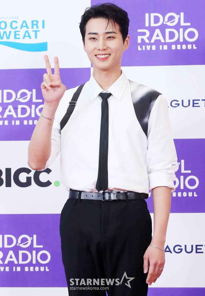 가수 영케이가 23일 오후 서울 마포구 상암동 월드컵경기장에서 진행된 '아이돌라디오 라이브 인 서울(IDOL RADIO LIVE IN SEOUL)' 행사에 참석해 포즈를 취하고 있다. 2023.09.23 /사진=김창현