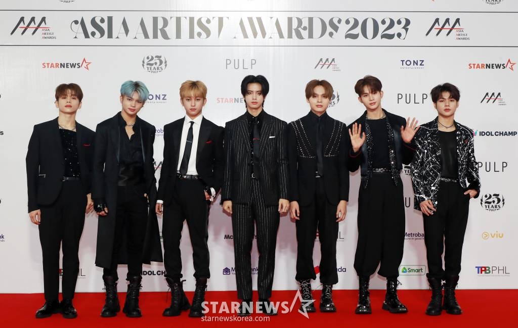 필리핀 그룹 호라이즌이 14일 필리핀 아레나에서 열린 '2023 아시아 아티스트 어워즈 인 필리핀'(2023 Asia Artist Awards IN THE PHILIPPINES, 이하 '2023 AAA') 레드카펫 행사에 참석해 포즈를 취하고 있다. '2023 AAA'는 스타뉴스가 주최하고 Asia Artist Awards 조직위원회, TONZ 엔터테인먼트, PULP Live World가 공동 주관한다. 그룹 아이브(IVE) 장원영, 가수 강다니엘, 그룹 제로베이스원 성한빈이 MC를 맡았다. 2023.12.14 /사진=김창현