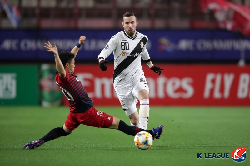 아시아축구연맹(AFC) 챔피언스리그(ACL) 경기에 출전한 머치(오른쪽). /사진제공=한국프로축구연맹